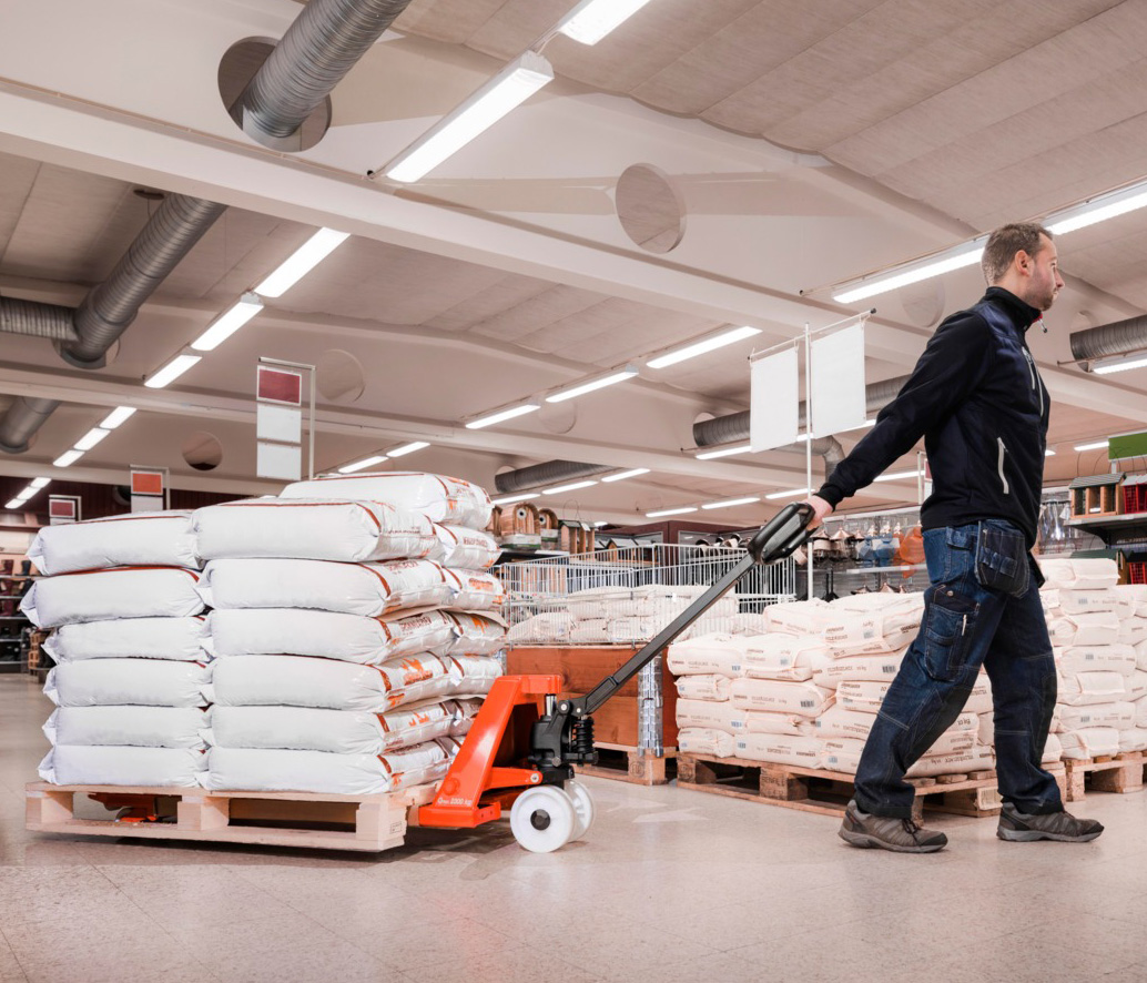 Toyota Handhubwagen im Shop