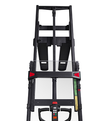 BT Tyro Stacker Blick durch den Mast